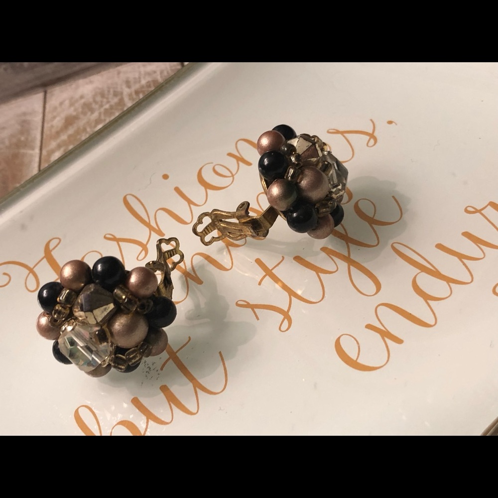 Vintage clip earrings - Picture 6 of 6